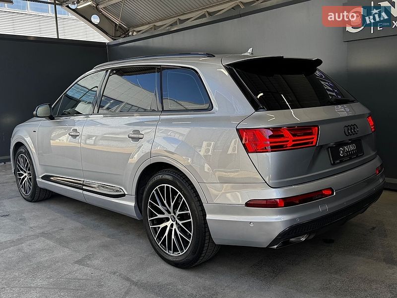 Внедорожник / Кроссовер Audi Q7 2017 в Киеве