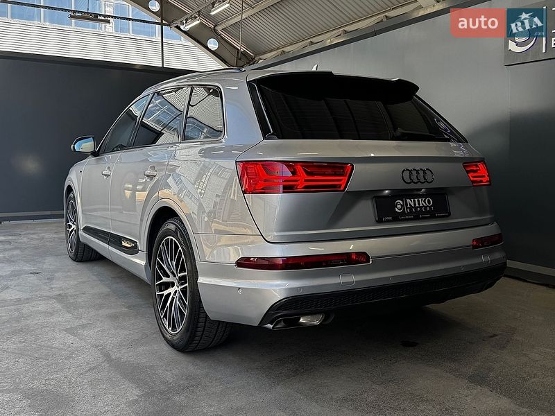 Внедорожник / Кроссовер Audi Q7 2017 в Киеве