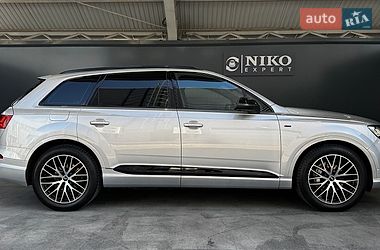 Внедорожник / Кроссовер Audi Q7 2017 в Киеве