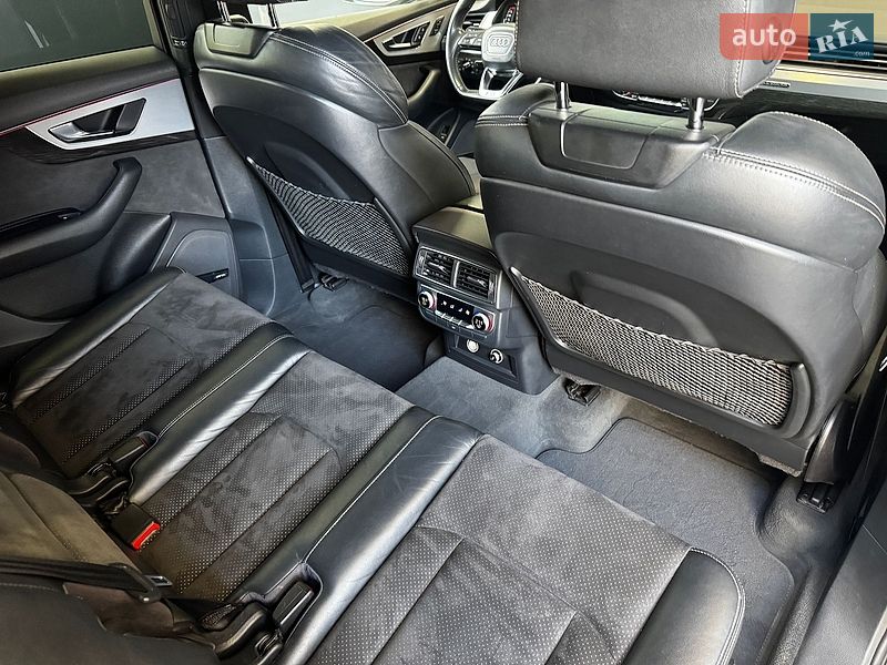 Внедорожник / Кроссовер Audi Q7 2017 в Киеве