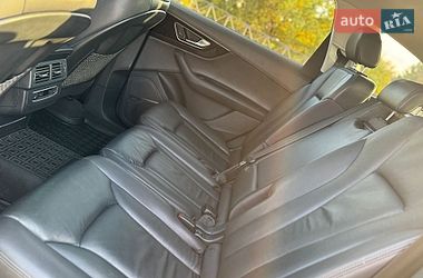 Позашляховик / Кросовер Audi Q7 2015 в Краснограді