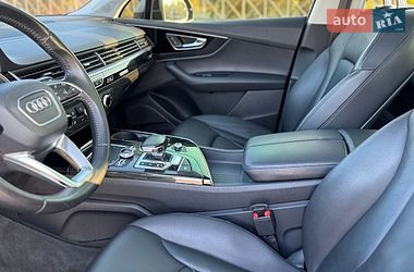 Позашляховик / Кросовер Audi Q7 2015 в Краснограді