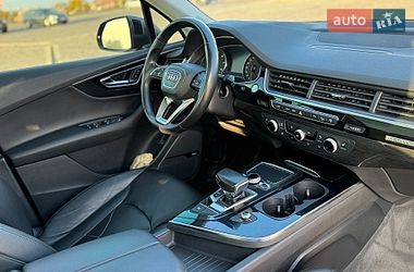 Позашляховик / Кросовер Audi Q7 2015 в Краснограді
