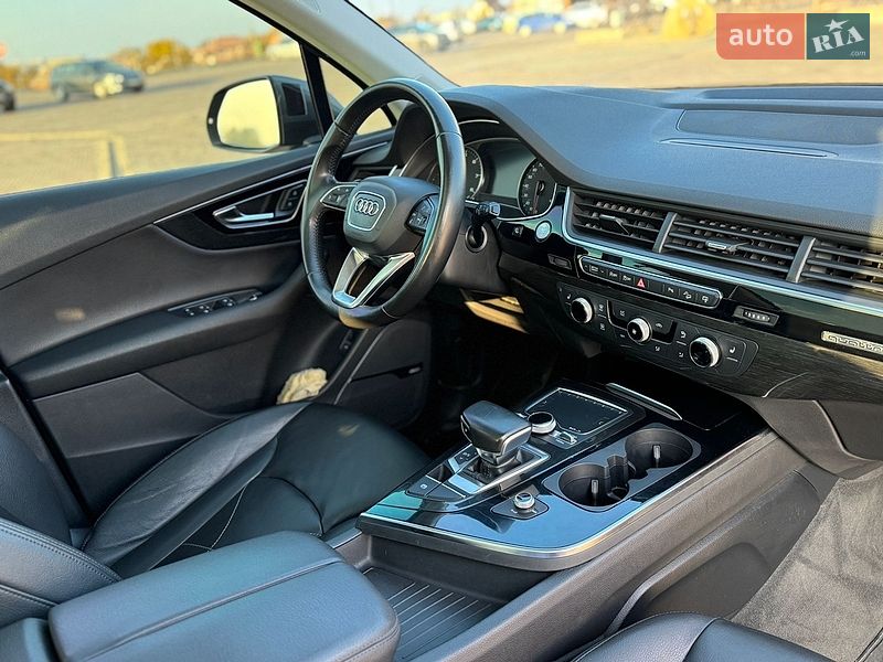 Позашляховик / Кросовер Audi Q7 2015 в Краснограді
