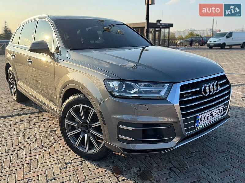 Позашляховик / Кросовер Audi Q7 2015 в Краснограді