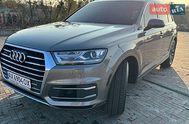 Позашляховик / Кросовер Audi Q7 2015 в Краснограді