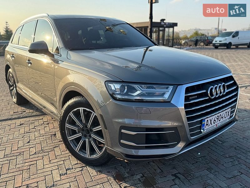 Позашляховик / Кросовер Audi Q7 2015 в Краснограді