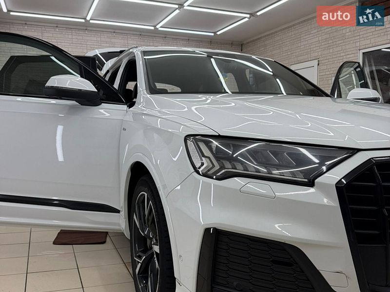 Внедорожник / Кроссовер Audi Q7 2021 в Киеве