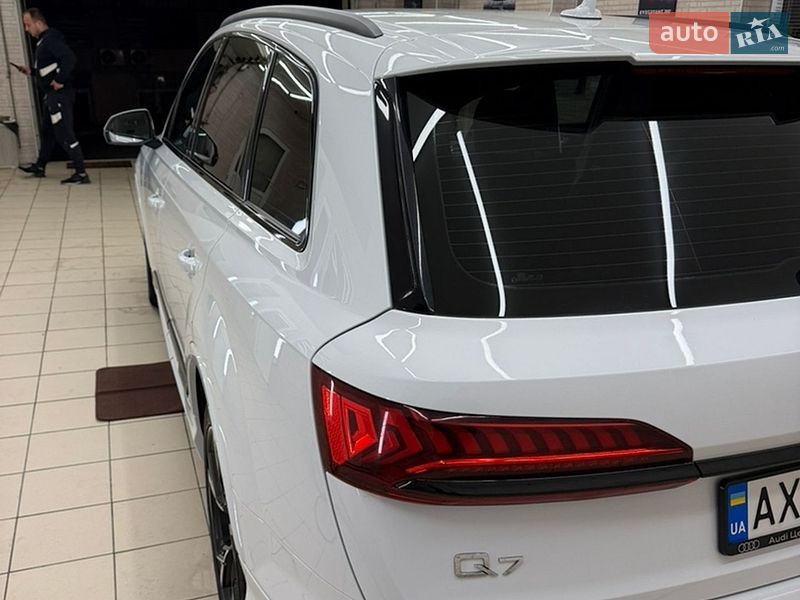 Внедорожник / Кроссовер Audi Q7 2021 в Киеве