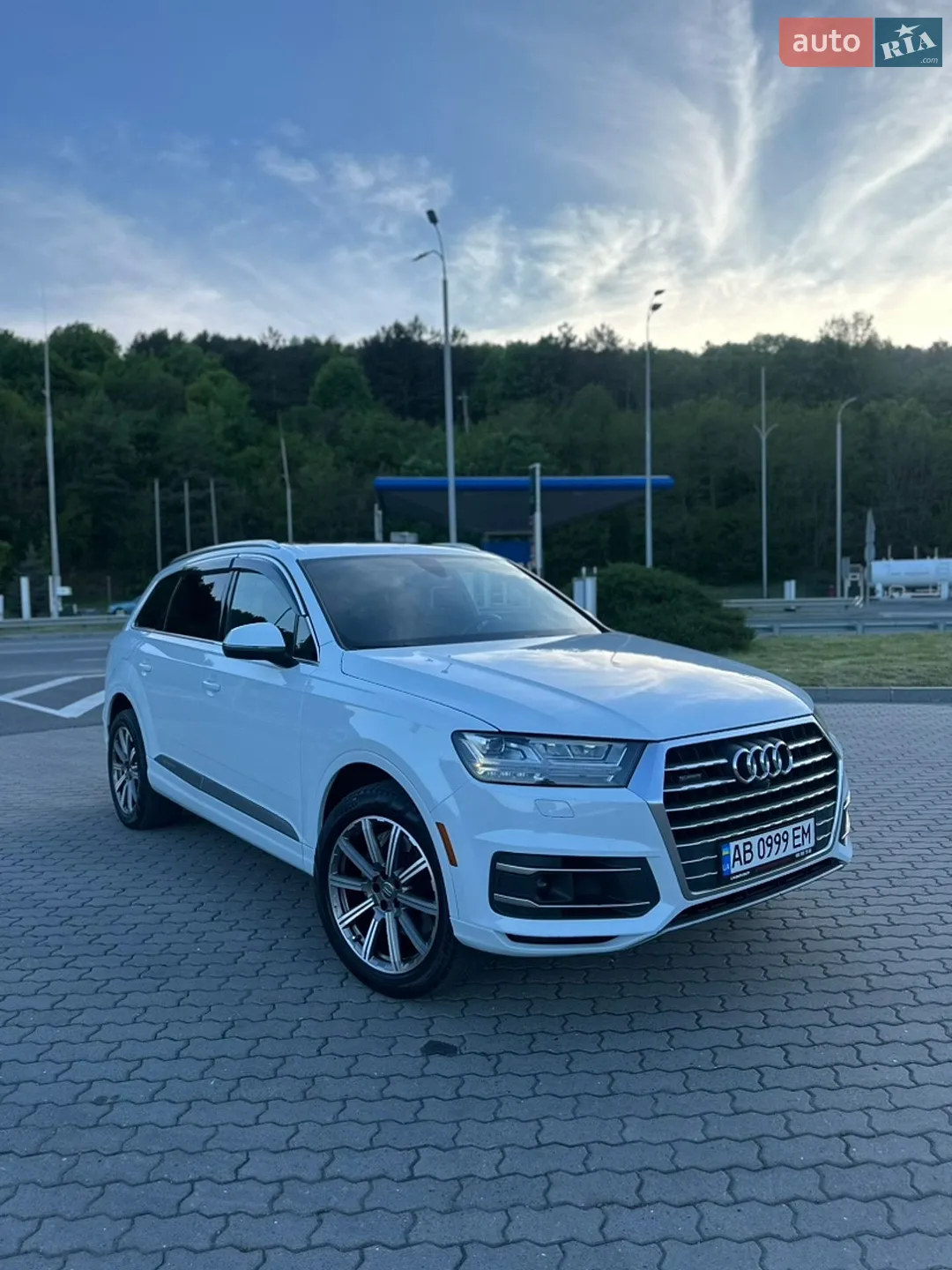 Audi Q7 2016 VIN WA1LAAF70HD012698 фото оголошення 2 з 21