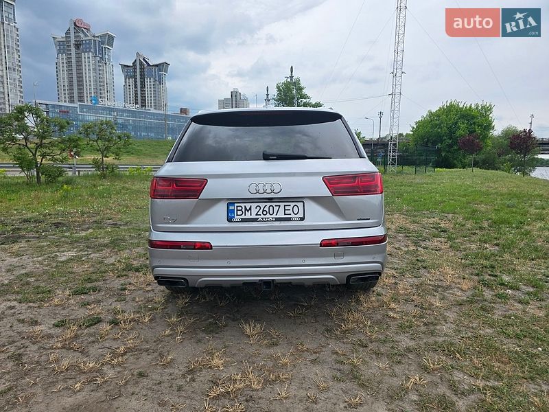 Позашляховик / Кросовер Audi Q7 2017 в Києві