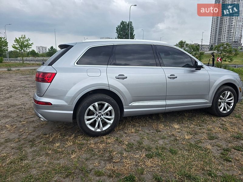 Позашляховик / Кросовер Audi Q7 2017 в Києві