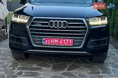 Позашляховик / Кросовер Audi Q7 2017 в Ужгороді