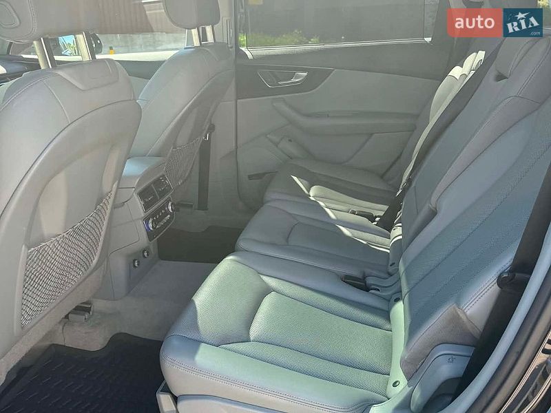 Позашляховик / Кросовер Audi Q7 2018 в Львові