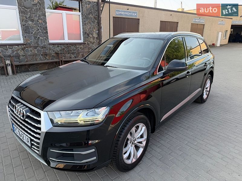 Позашляховик / Кросовер Audi Q7 2017 в Володимирі