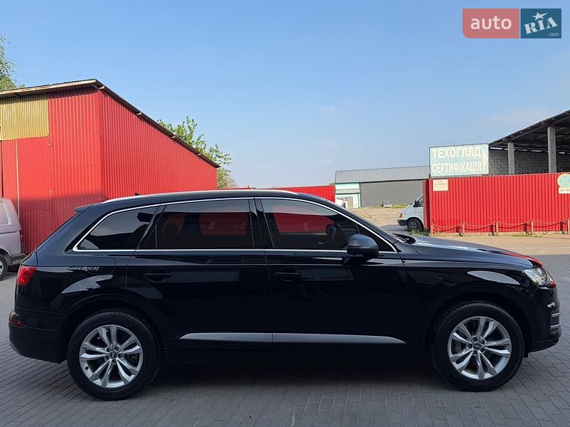 Позашляховик / Кросовер Audi Q7 2017 в Володимирі