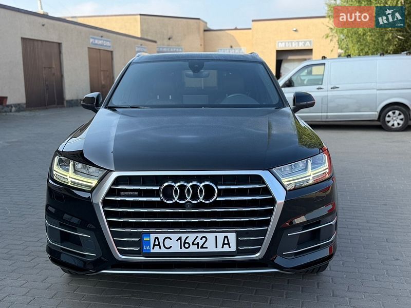 Позашляховик / Кросовер Audi Q7 2017 в Володимирі