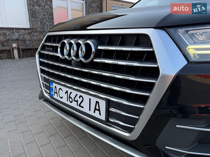 Позашляховик / Кросовер Audi Q7 2017 в Володимирі