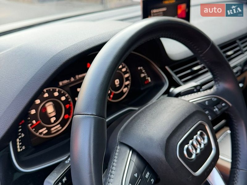Позашляховик / Кросовер Audi Q7 2017 в Володимирі