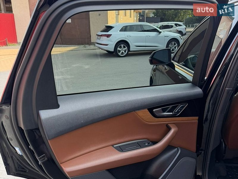 Позашляховик / Кросовер Audi Q7 2017 в Володимирі
