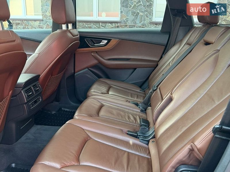 Позашляховик / Кросовер Audi Q7 2017 в Володимирі