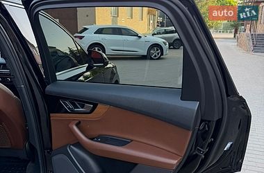 Позашляховик / Кросовер Audi Q7 2017 в Володимирі