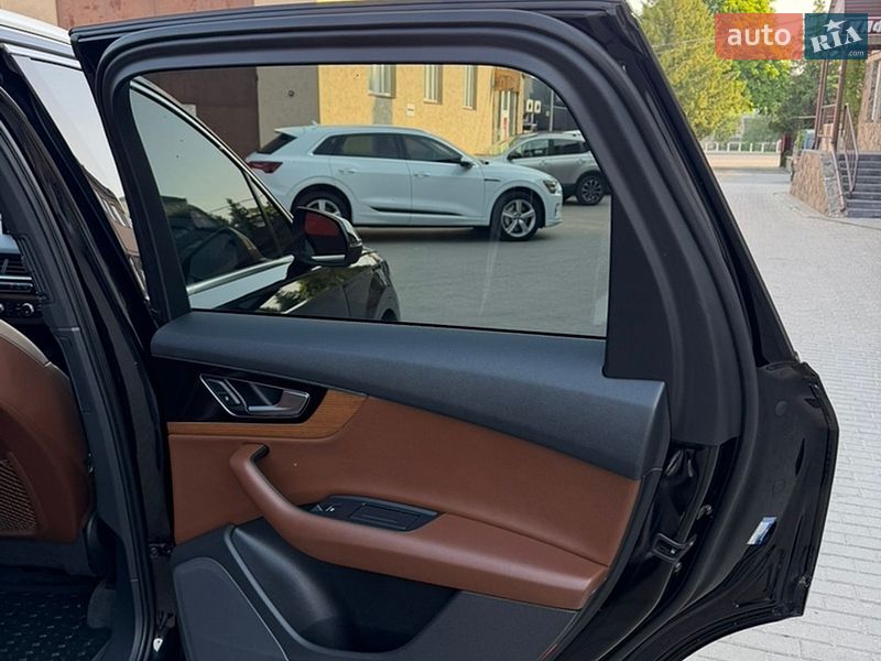 Позашляховик / Кросовер Audi Q7 2017 в Володимирі