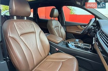 Позашляховик / Кросовер Audi Q7 2017 в Володимирі