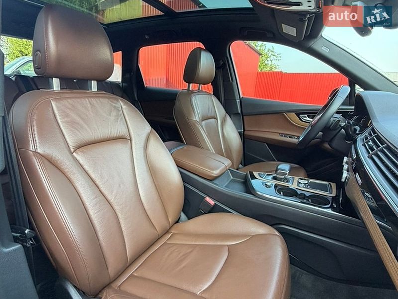 Позашляховик / Кросовер Audi Q7 2017 в Володимирі