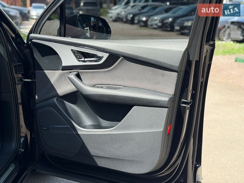 Позашляховик / Кросовер Audi Q7 2015 в Києві фото 25 Позашляховик / Кросовер Audi Q7 2015 в Києві