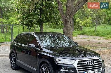 Позашляховик / Кросовер Audi Q7 2015 в Запоріжжі