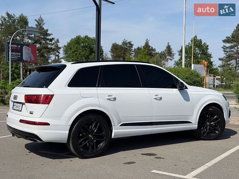 Внедорожник / Кроссовер Audi Q7 2016 в Киеве