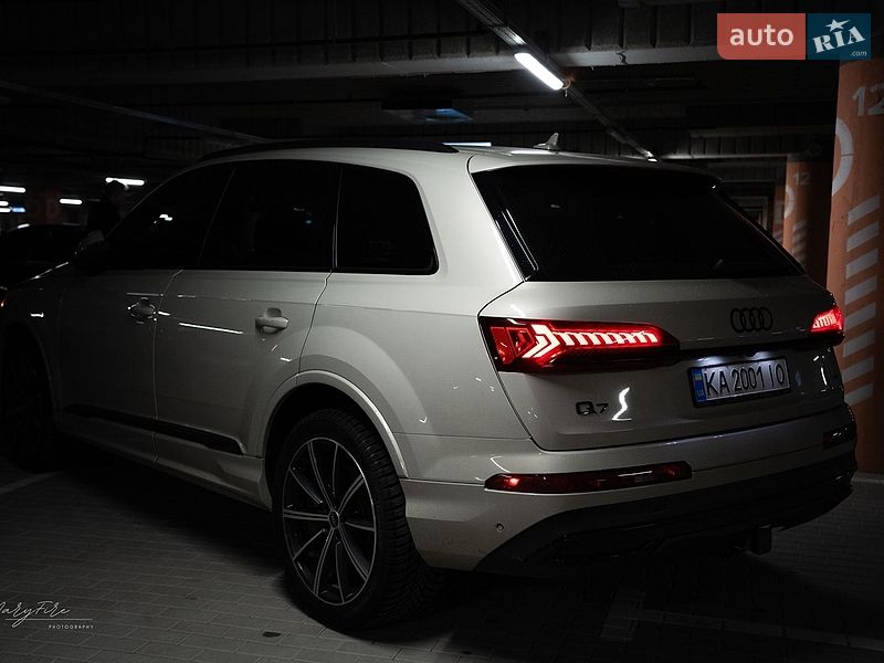 Позашляховик / Кросовер Audi Q7 2020 в Києві
