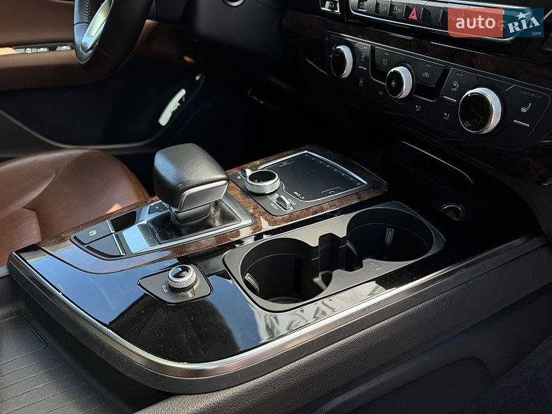 Позашляховик / Кросовер Audi Q7 2016 в Дніпрі