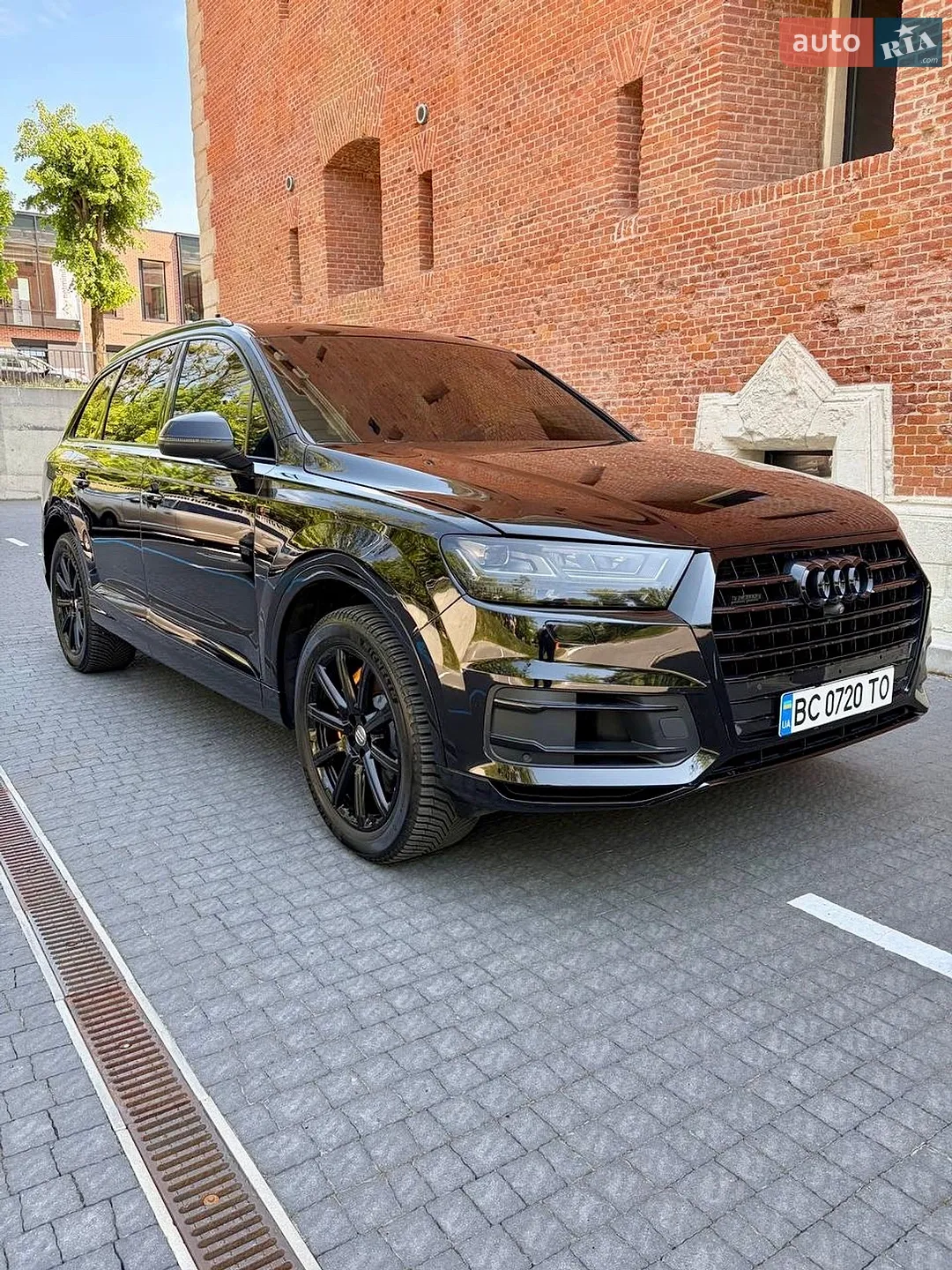 Audi Q7 2016 VIN WA1VAAF76HD011161 фото оголошення 2 з 27