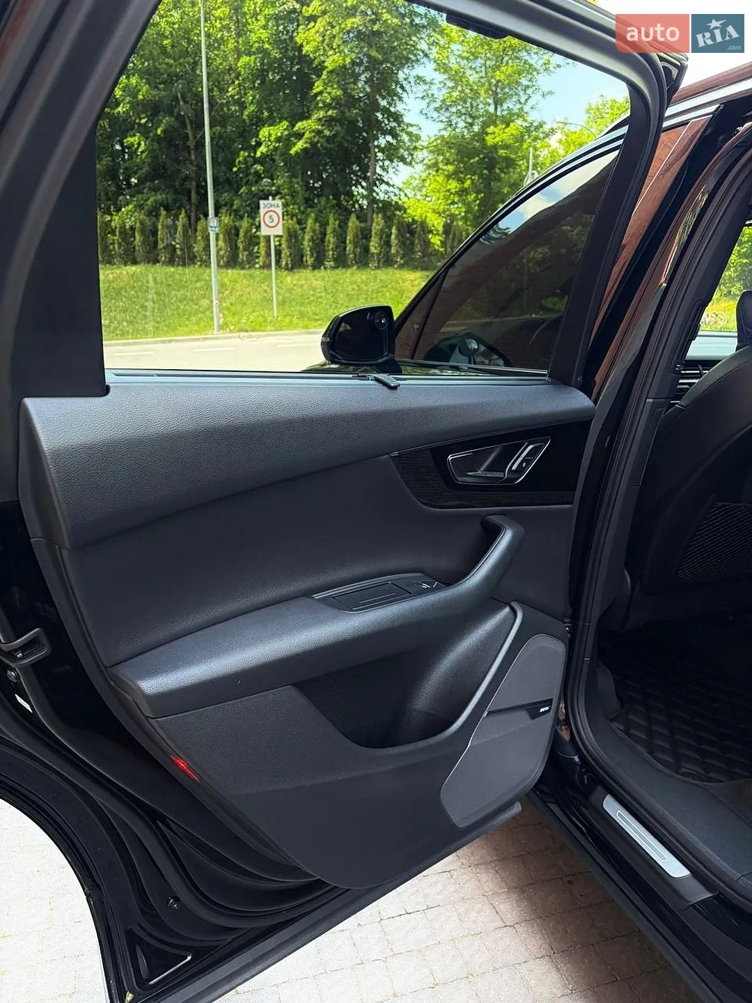 Audi Q7 2016 VIN WA1VAAF76HD011161 фото оголошення 15 з 27