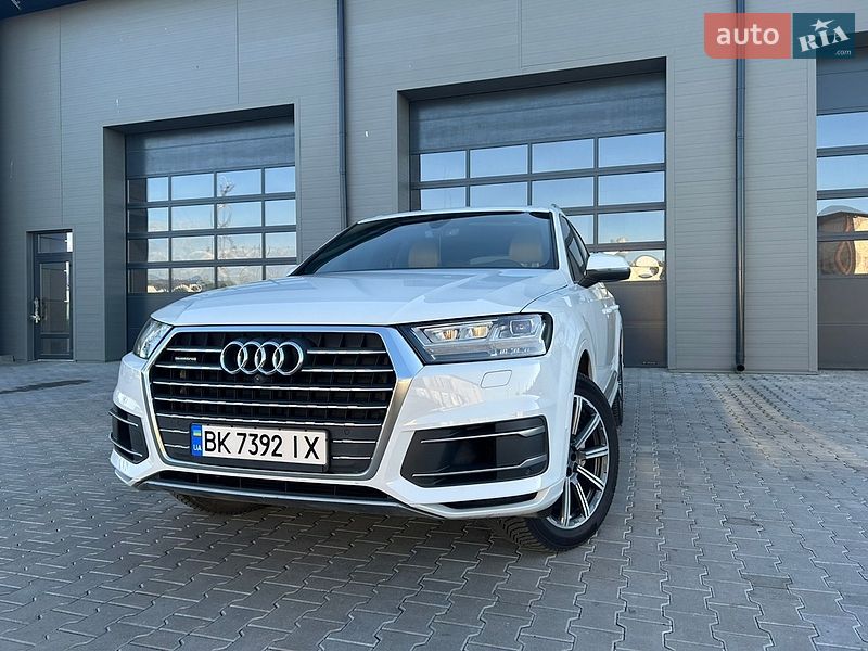 Внедорожник / Кроссовер Audi Q7 2016 в Сарнах