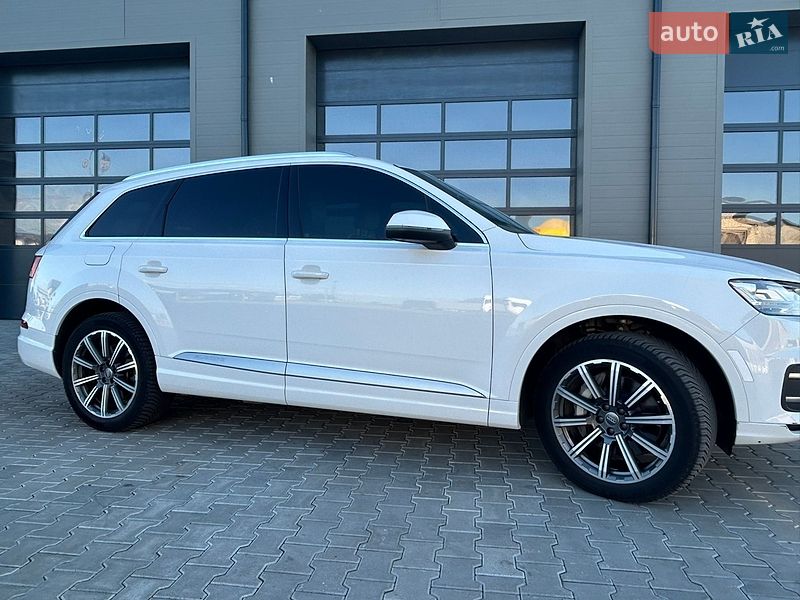 Внедорожник / Кроссовер Audi Q7 2016 в Сарнах