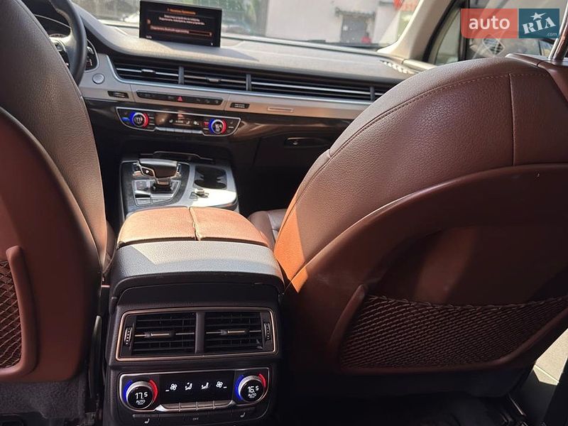 Позашляховик / Кросовер Audi Q7 2015 в Рівному