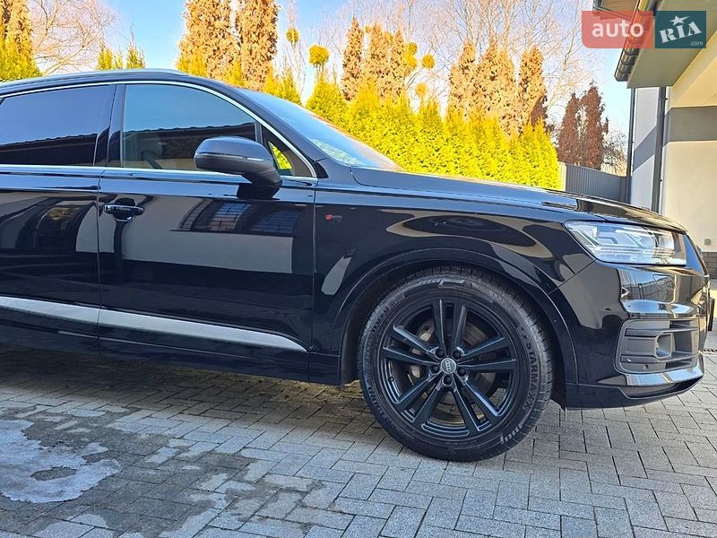Позашляховик / Кросовер Audi Q7 2016 в Києві