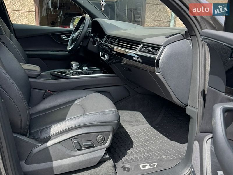 Внедорожник / Кроссовер Audi Q7 2019 в Киеве