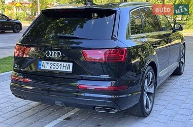 Позашляховик / Кросовер Audi Q7 2017 в Рівному