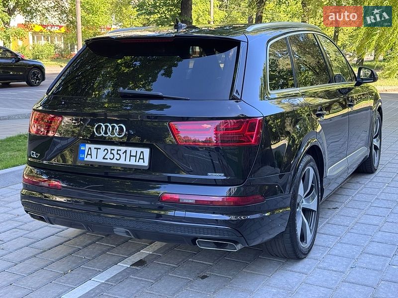 Позашляховик / Кросовер Audi Q7 2017 в Рівному