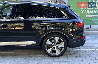 Позашляховик / Кросовер Audi Q7 2017 в Рівному