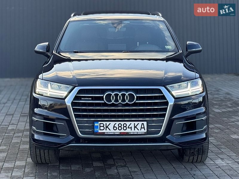 Позашляховик / Кросовер Audi Q7 2016 в Сарнах