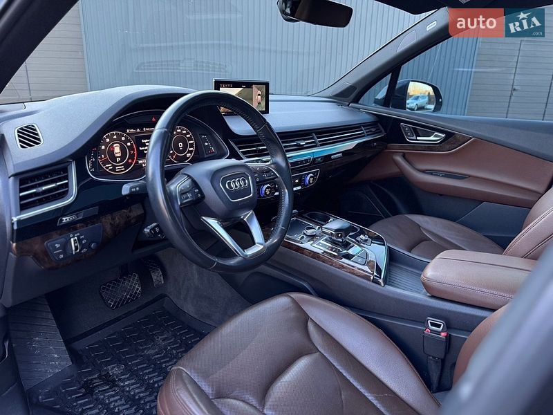 Позашляховик / Кросовер Audi Q7 2016 в Сарнах