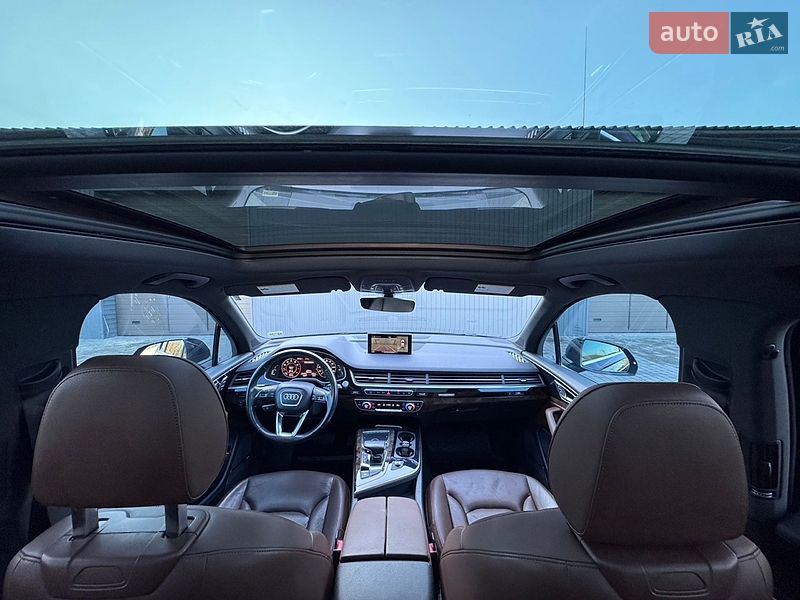 Позашляховик / Кросовер Audi Q7 2016 в Сарнах