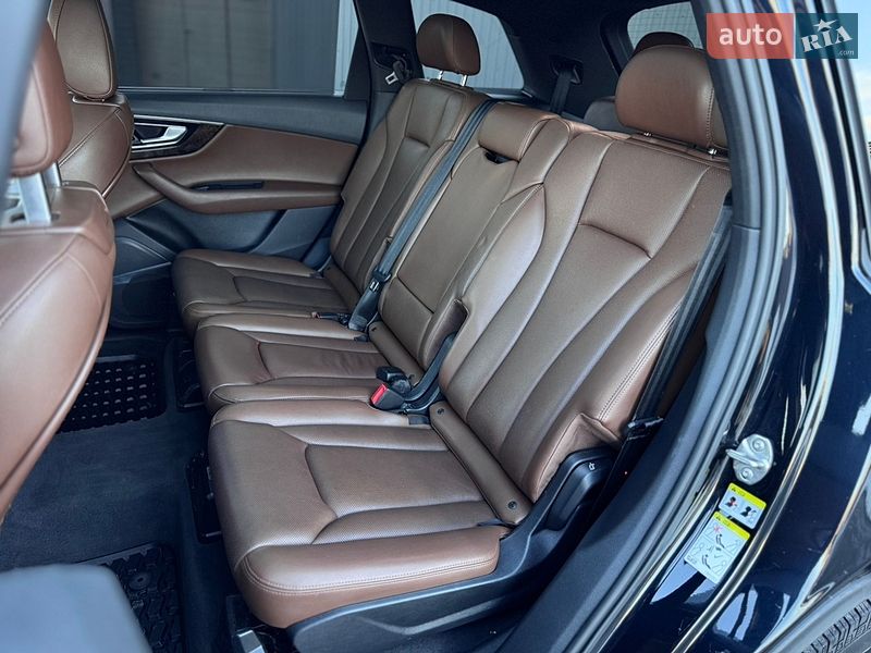 Позашляховик / Кросовер Audi Q7 2016 в Сарнах