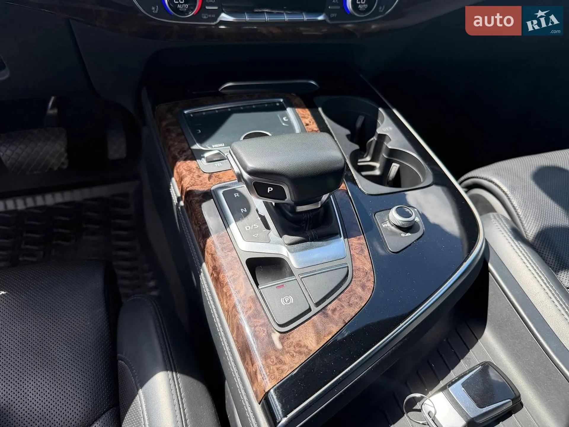 Audi Q7 2018 VIN WA1VAAF79JD033676 фото оголошення 28 з 32