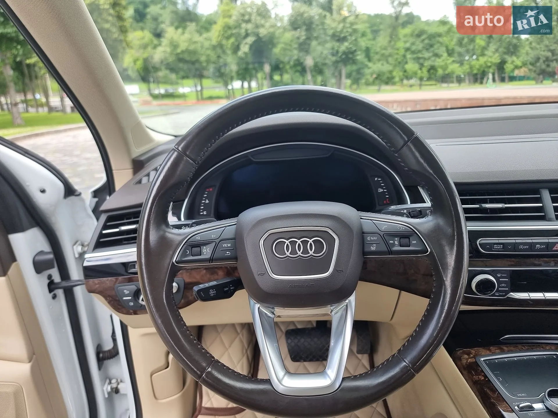 Audi Q7 2017 VIN WA1VAAF70JD018533 фото оголошення 27 з 69